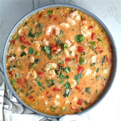  Moqueca de Camarão - Ein exotisches Meeresfrüchtegericht, das sich durch seine cremige Kokosnusssoße und die erfrischende Würze von Limetten auszeichnet!