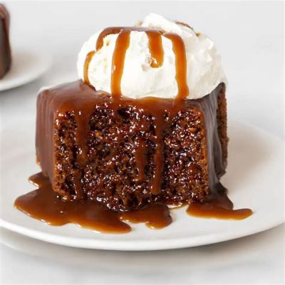  Sticky Toffee Pudding: Ein süßer Triumph der britischen Küche mit karamellisierten Noten und cremiger Leichtigkeit!