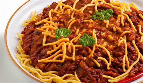  Cincinnati Chili: Ein unwiderstehliches Feuerwerk aus Gewürzen und Komfortessen!