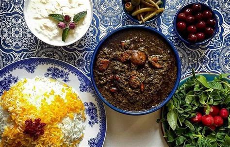  Gormeh Sabzi! Ein iranisches Eintopf-Abenteuer aus der nordpersischen Metropole