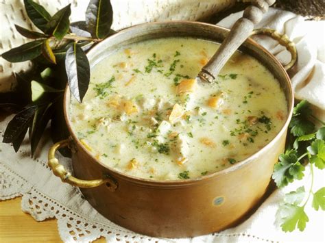  Lammfleischsuppe mit Koriander: Ein exotisches Aromaerlebnis auf der Zunge!