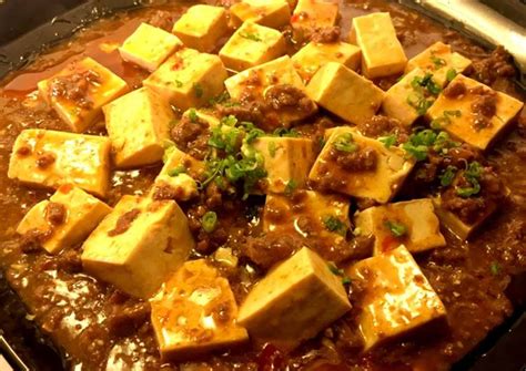  Sanming Tofu-Fleisch Gebratene Nudeln: Ein Geschmacksfeuerwerk aus cremiger Seide und pikanten Fleischstücken!